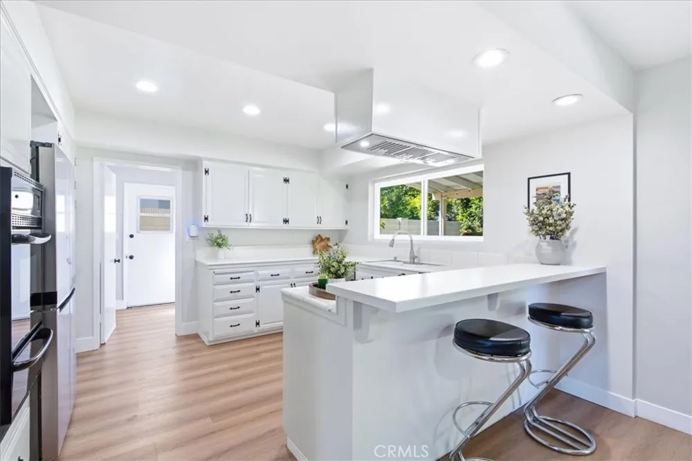 836 S Greengrove Orange, CA 92866