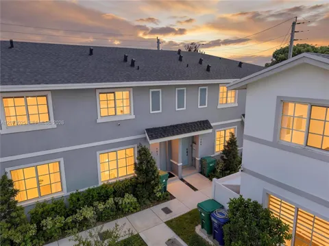 389 NW 10th Ct