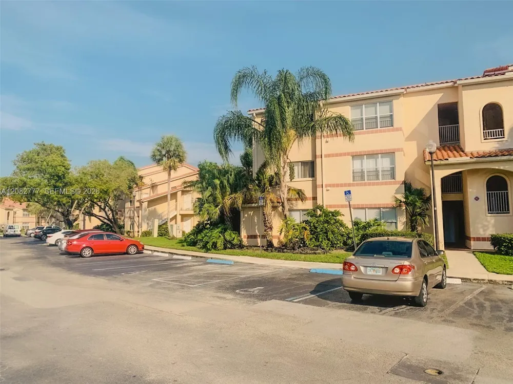 3380 Pinewalk Dr N #1111 Margate, FL 33063