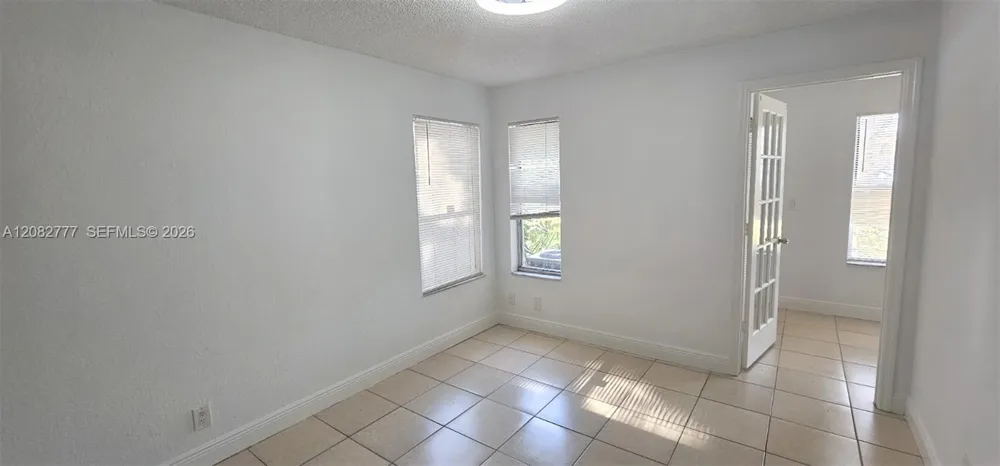 3380 Pinewalk Dr N #1111 Margate, FL 33063