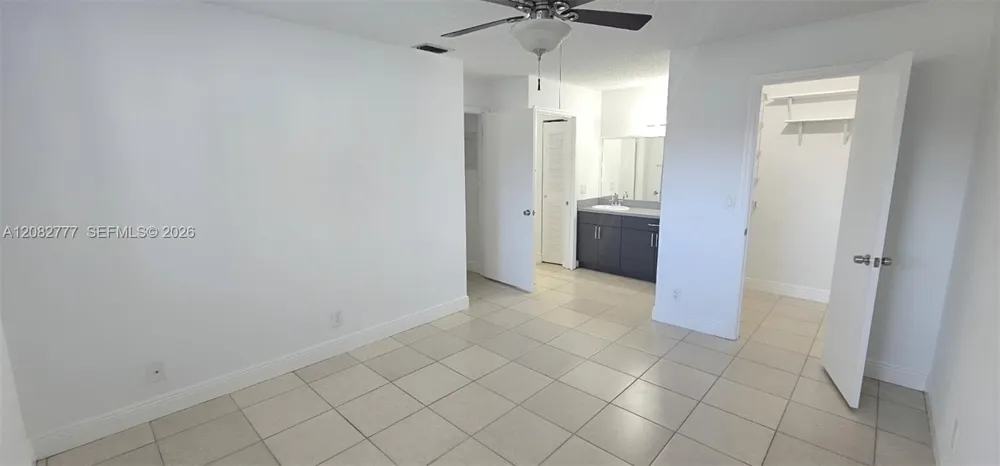 3380 Pinewalk Dr N #1111 Margate, FL 33063