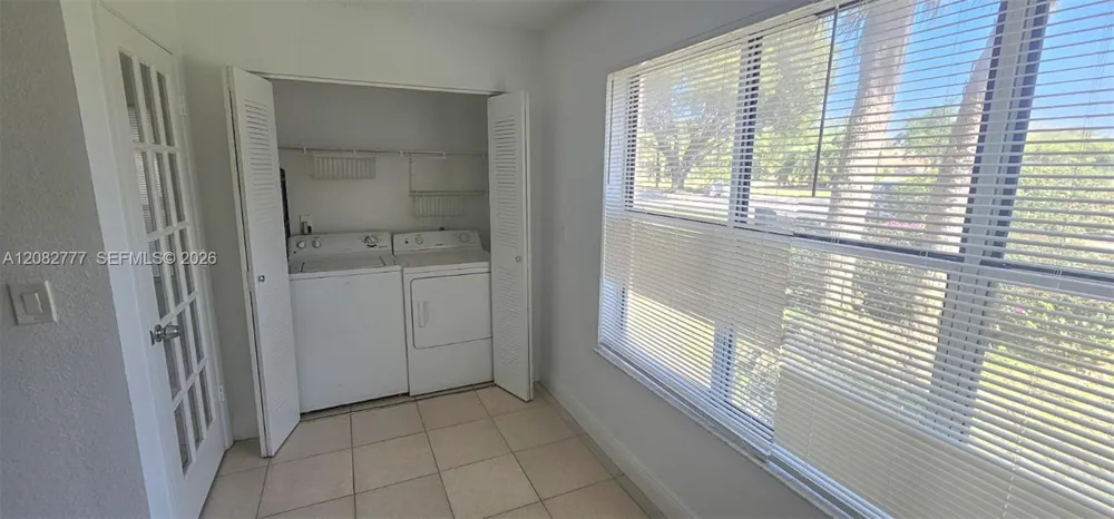 3380 Pinewalk Dr N #1111 Margate, FL 33063