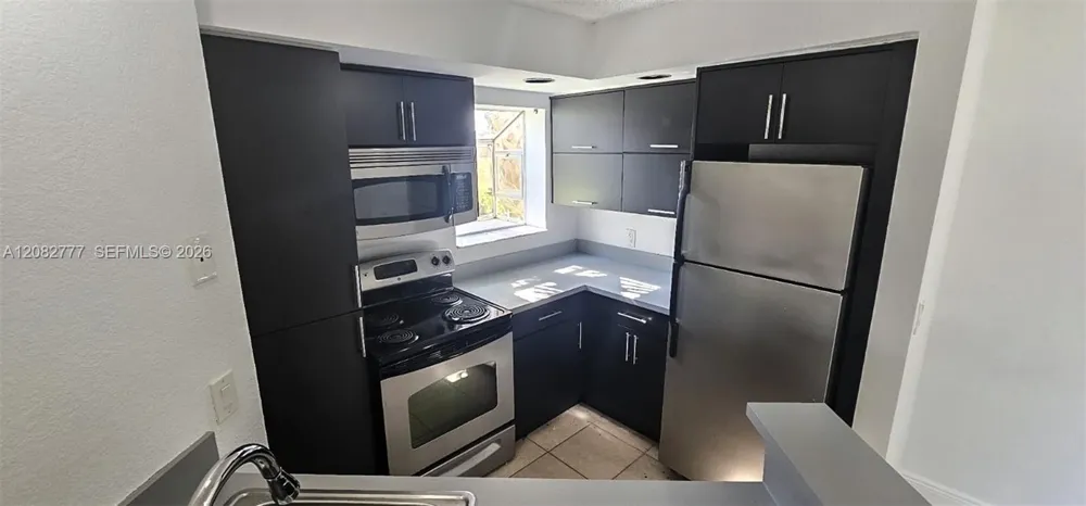 3380 Pinewalk Dr N #1111 Margate, FL 33063