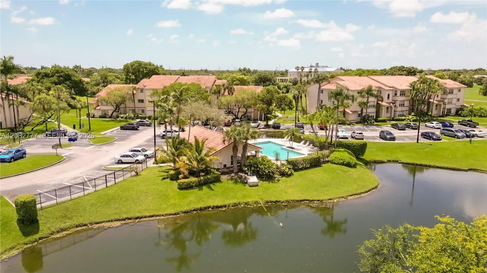 3380 Pinewalk Dr N #1111 Margate, FL 33063