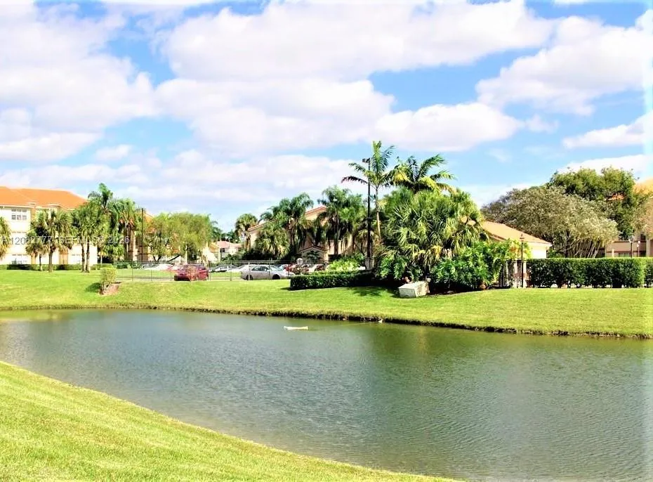 3380 Pinewalk Dr N #1111 Margate, FL 33063