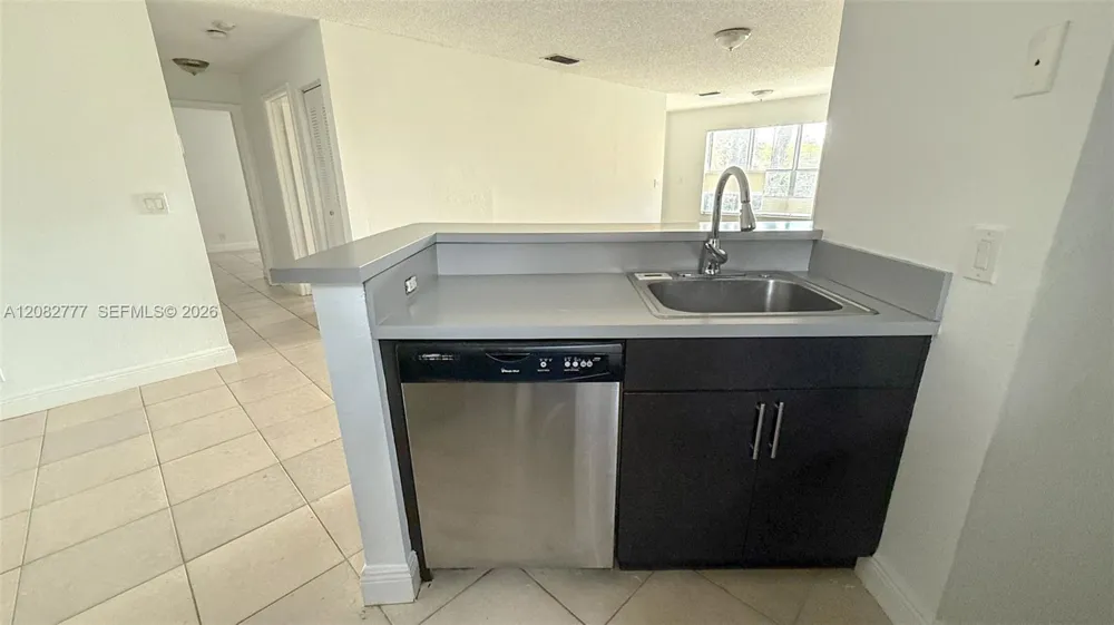 3380 Pinewalk Dr N #1111 Margate, FL 33063
