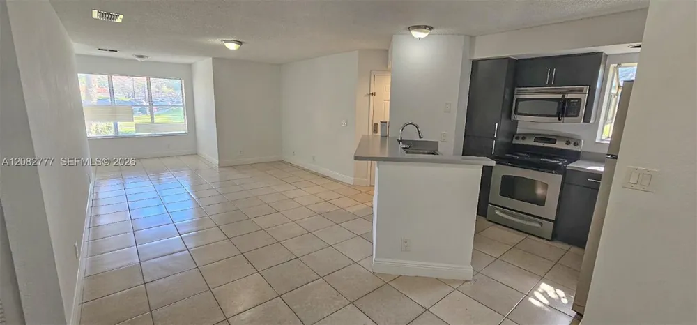 3380 Pinewalk Dr N #1111 Margate, FL 33063