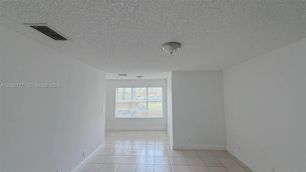 3380 Pinewalk Dr N #1111 Margate, FL 33063