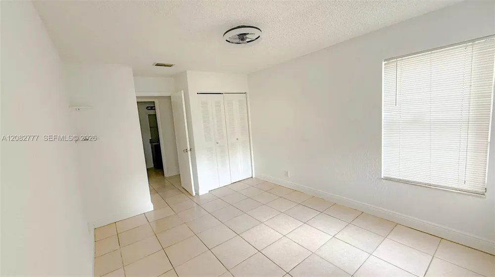 3380 Pinewalk Dr N #1111 Margate, FL 33063