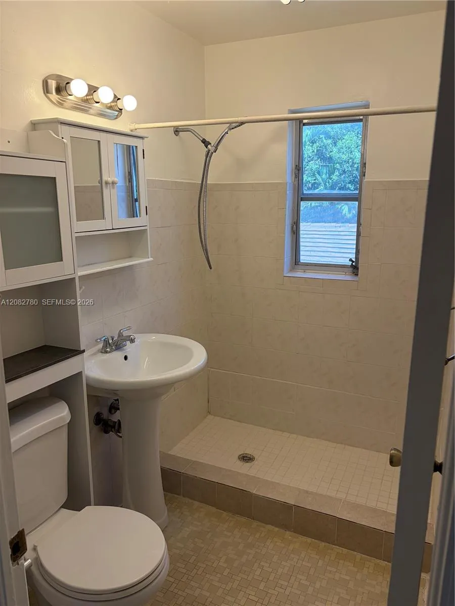 16 Santillane Ave #4 Coral Gables, FL 33134
