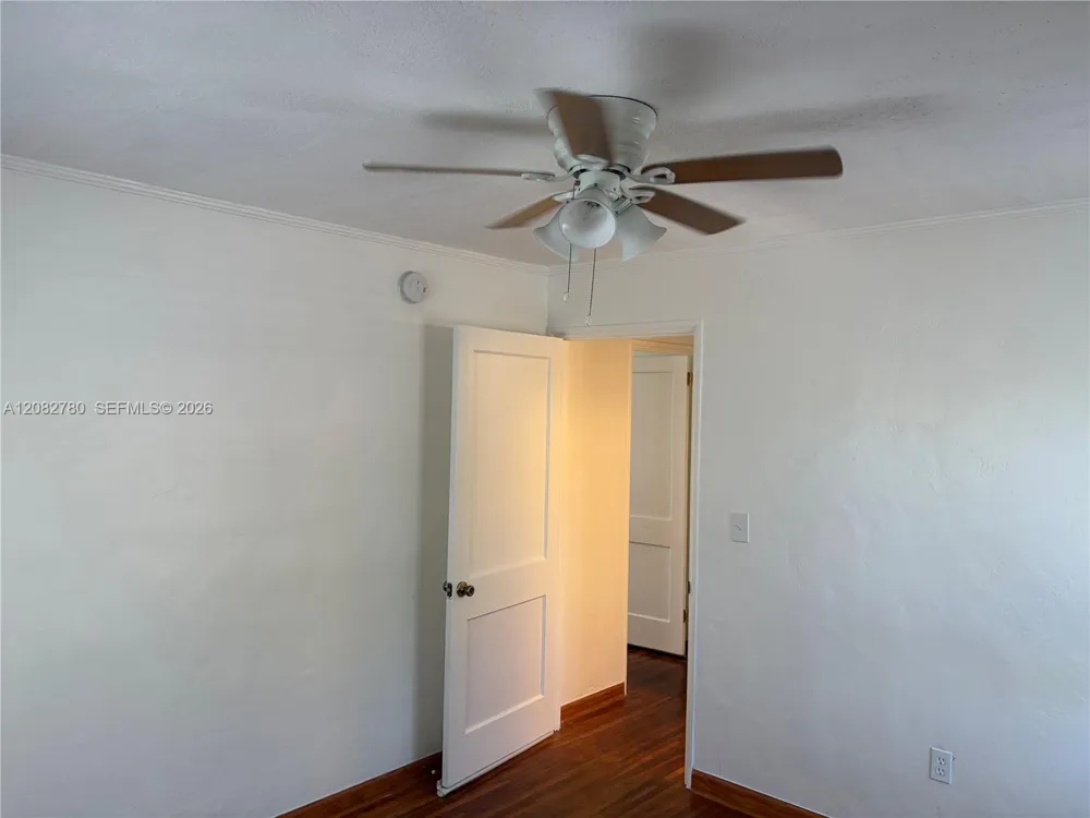 16 Santillane Ave #4 Coral Gables, FL 33134
