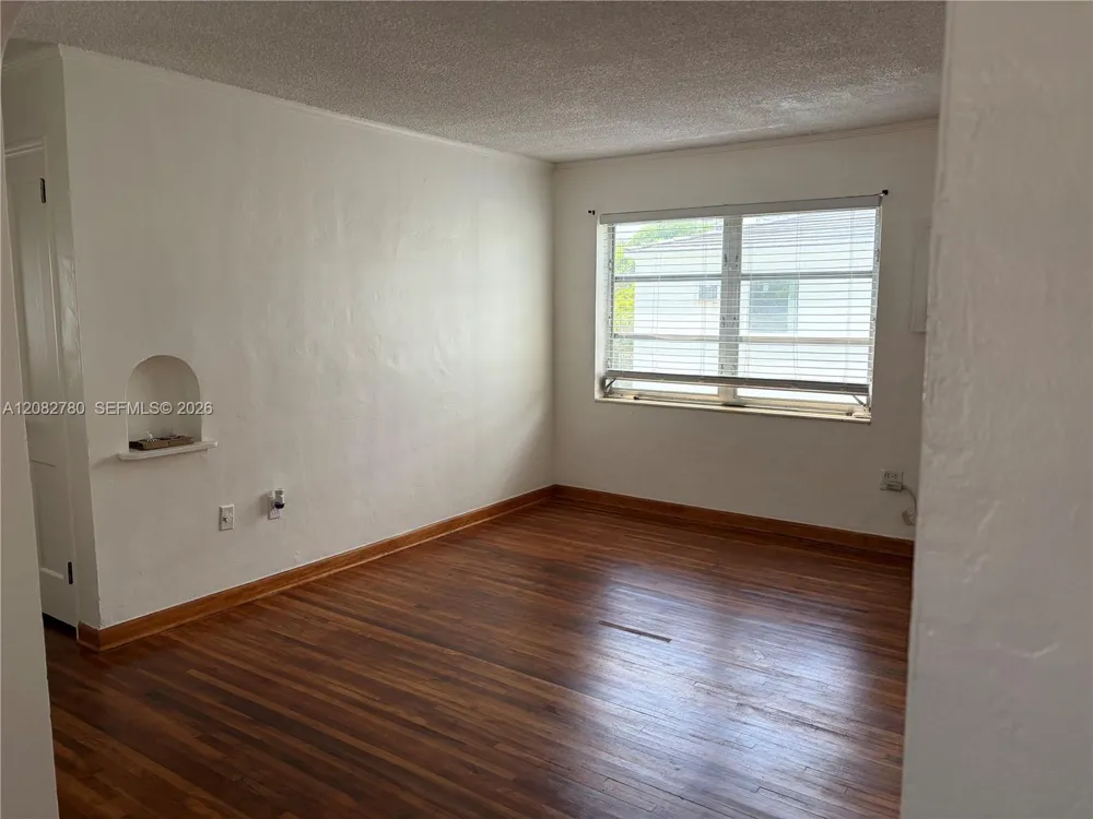 16 Santillane Ave #4 Coral Gables, FL 33134