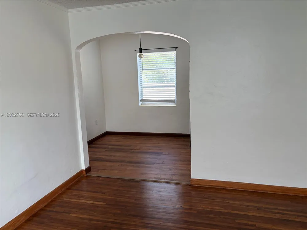 16 Santillane Ave #4 Coral Gables, FL 33134