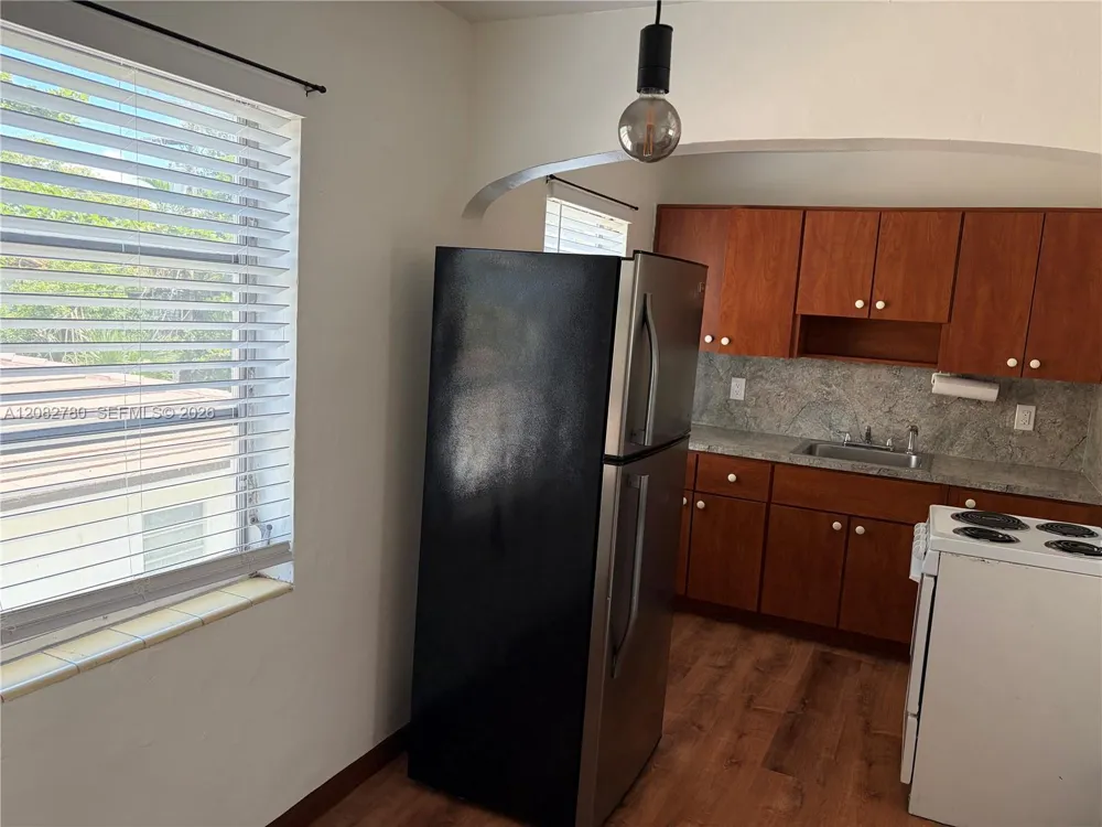16 Santillane Ave #4 Coral Gables, FL 33134