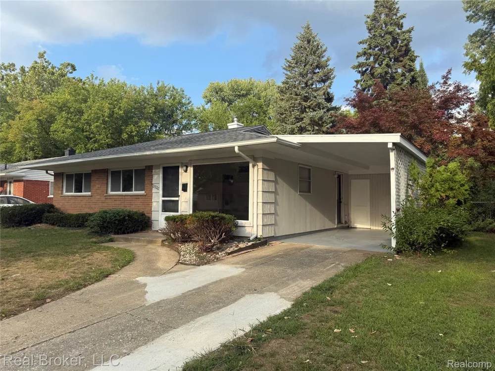 21920 Fern Street Oak Park City, MI 48237