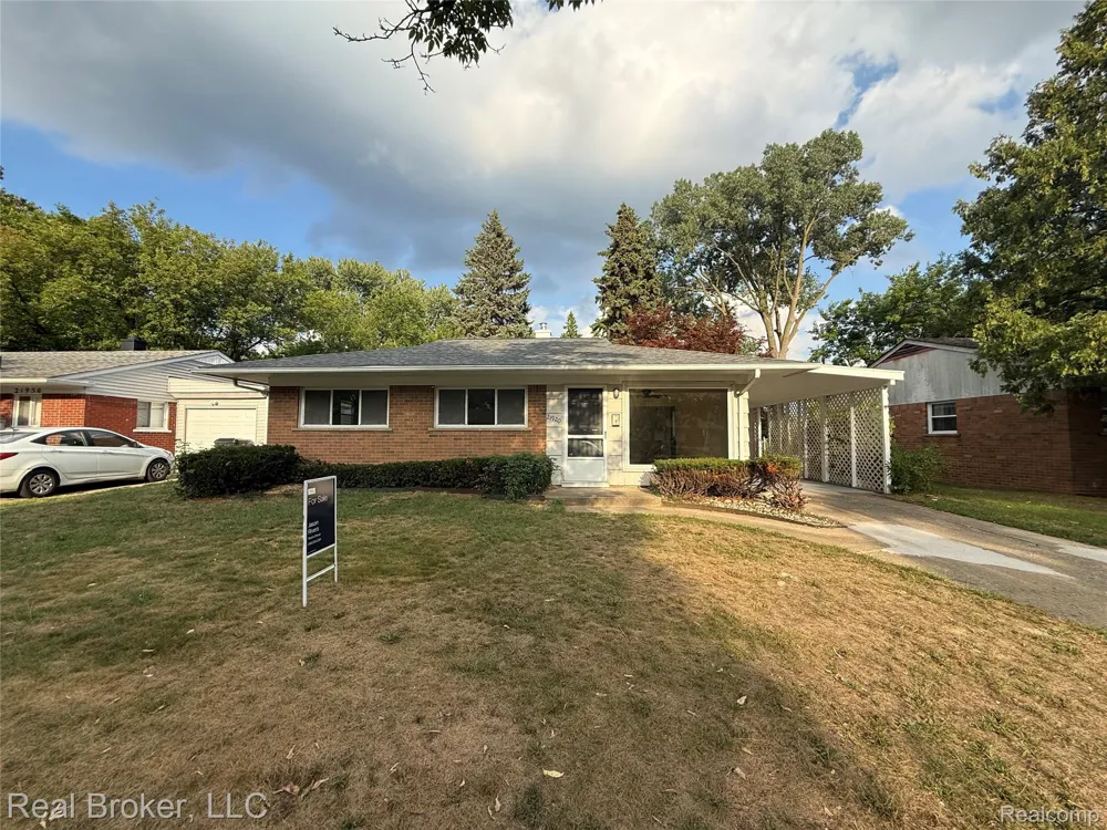21920 Fern Street Oak Park City, MI 48237
