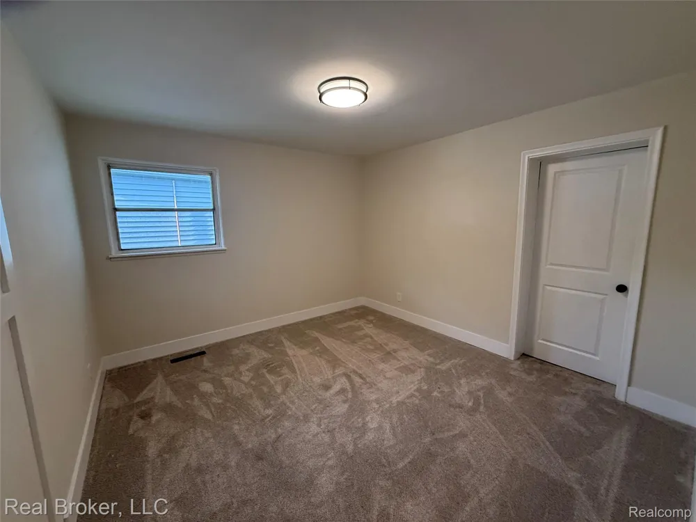 21920 Fern Street Oak Park City, MI 48237