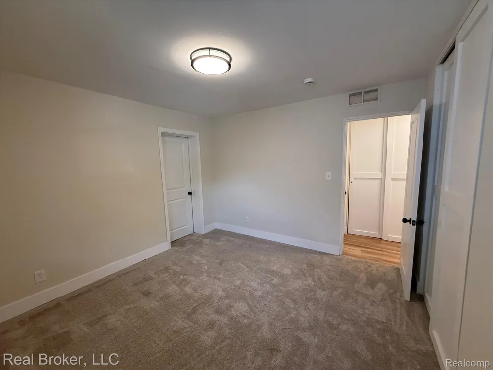21920 Fern Street Oak Park City, MI 48237