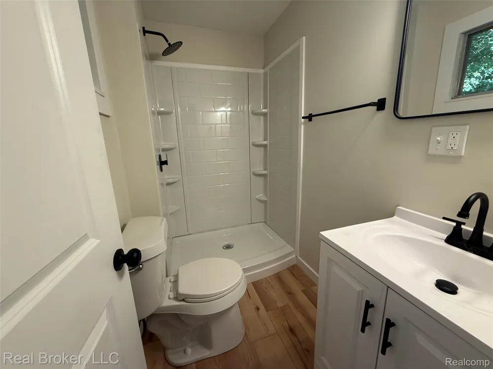 21920 Fern Street Oak Park City, MI 48237