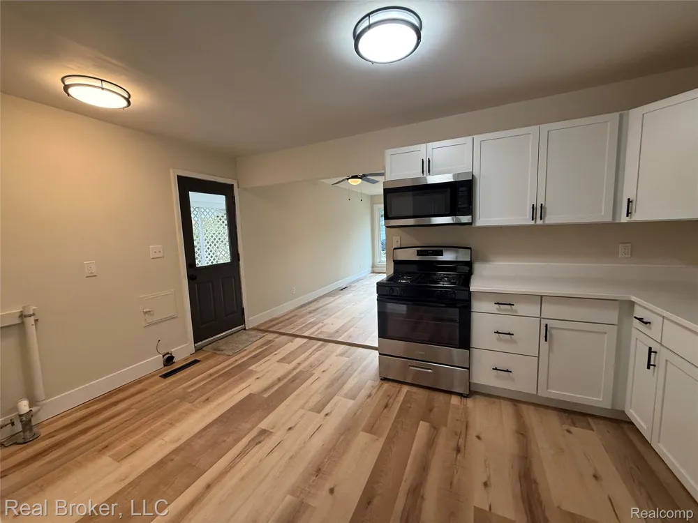21920 Fern Street Oak Park City, MI 48237