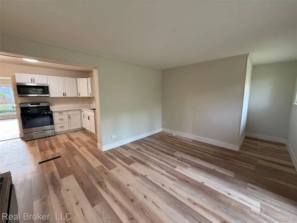 21920 Fern Street Oak Park City, MI 48237