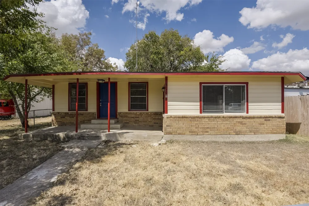 8170 S Highway 77 Forreston, TX 76041