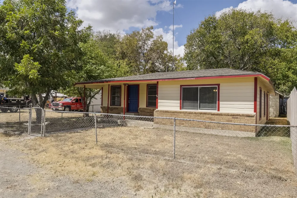 8170 S Highway 77 Forreston, TX 76041