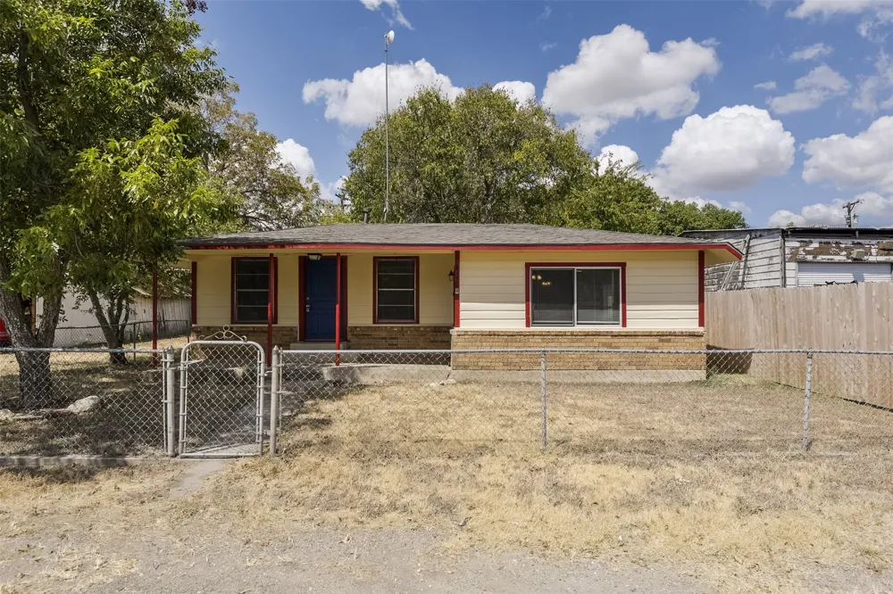 8170 S Highway 77 Forreston, TX 76041