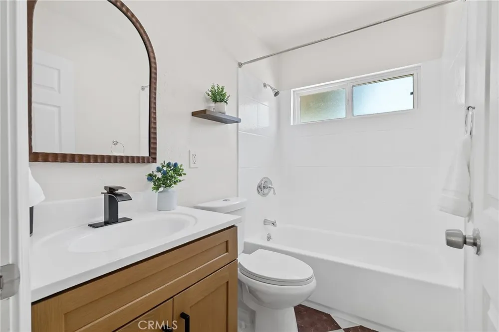 311 E Cummings Lane Long Beach, CA 90805