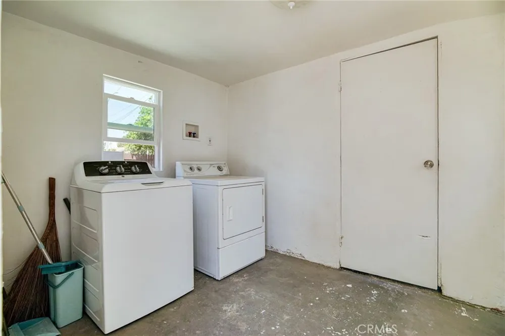 311 E Cummings Lane Long Beach, CA 90805