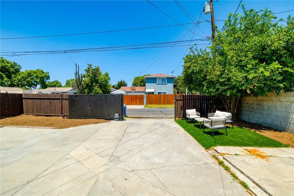 311 E Cummings Lane Long Beach, CA 90805