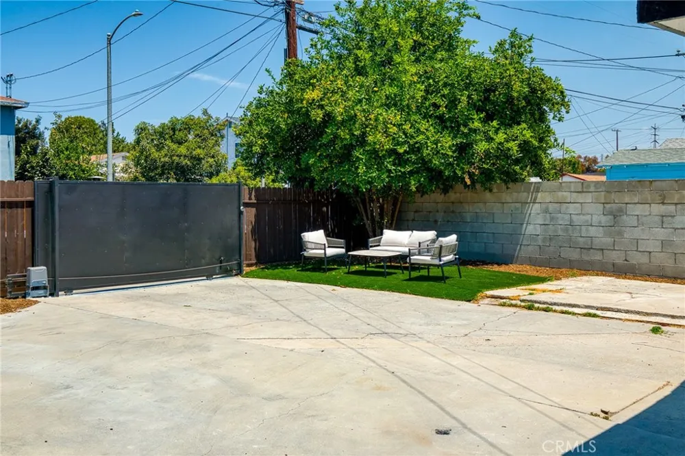 311 E Cummings Lane Long Beach, CA 90805
