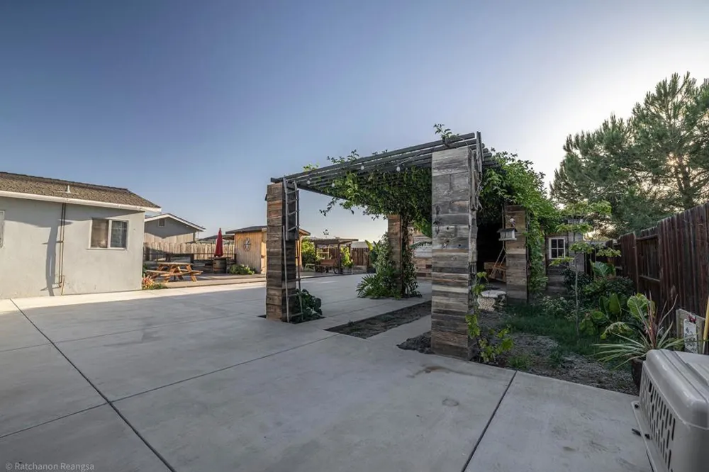 750 El Camino Paraiso Hollister, CA 95023