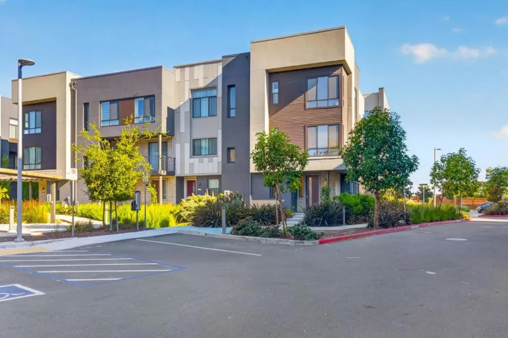 3891 Vanguard #1004 Fremont, CA 94538