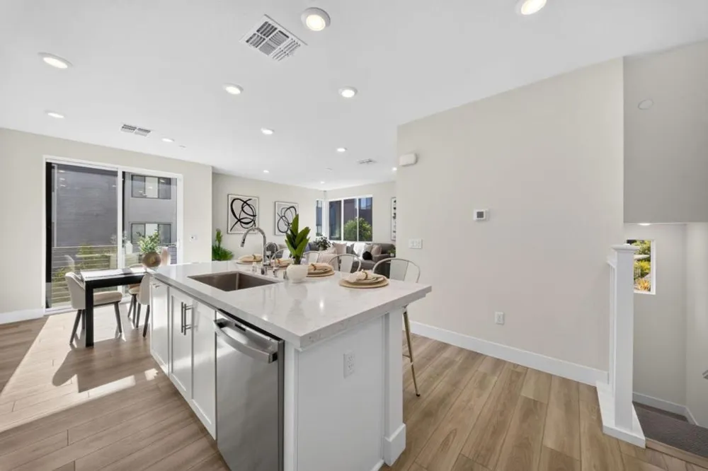 3891 Vanguard #1004 Fremont, CA 94538