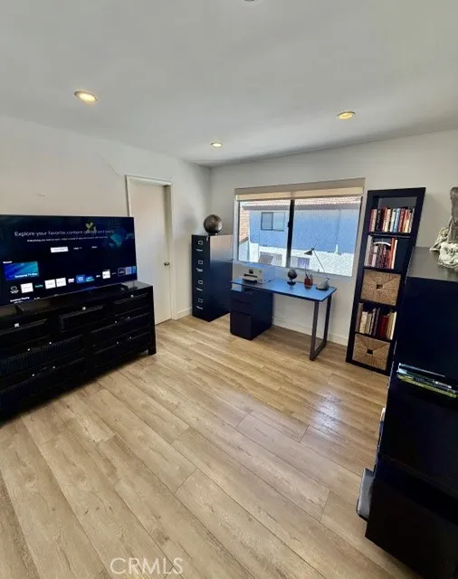 21545 Erwin #105 Canoga Park, CA 91367