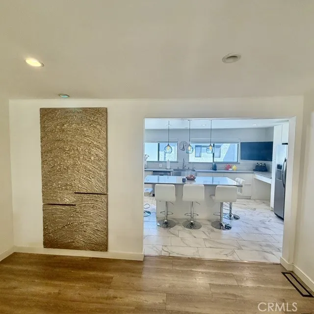 21545 Erwin #105 Canoga Park, CA 91367