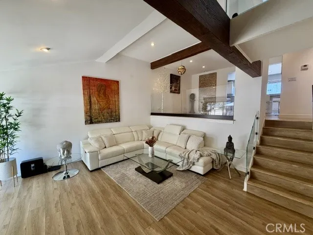 21545 Erwin #105 Canoga Park, CA 91367