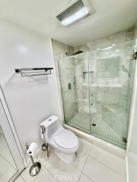 21545 Erwin #105 Canoga Park, CA 91367