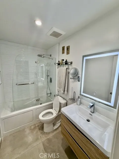 21545 Erwin #105 Canoga Park, CA 91367