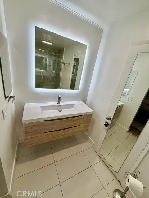 21545 Erwin #105 Canoga Park, CA 91367