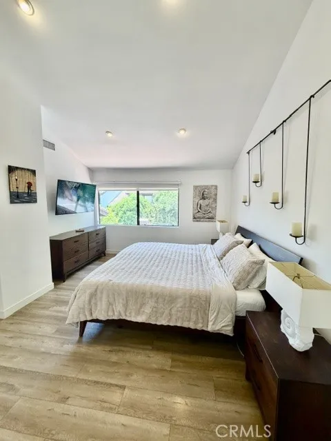 21545 Erwin #105 Canoga Park, CA 91367