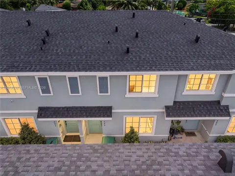 389 NW 10th Ct