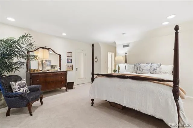 4330 E 6th Avenue Parkway Denver, CO 80220