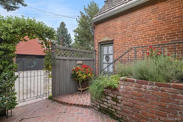 4330 E 6th Avenue Parkway Denver, CO 80220