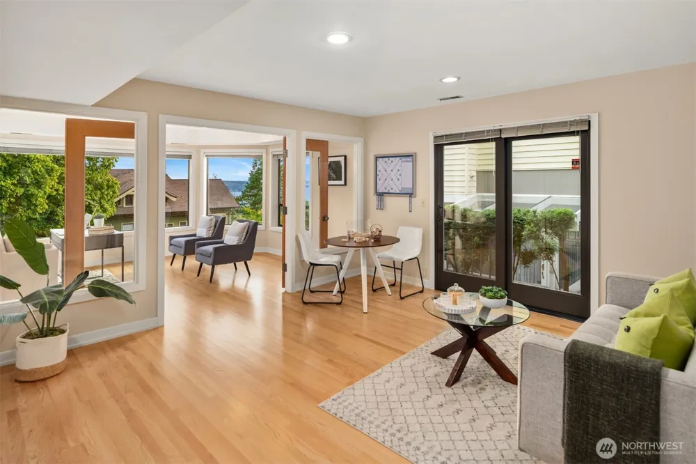 118 Highland Drive Seattle, WA 98109