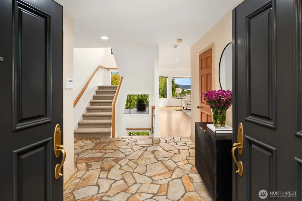 118 Highland Drive Seattle, WA 98109