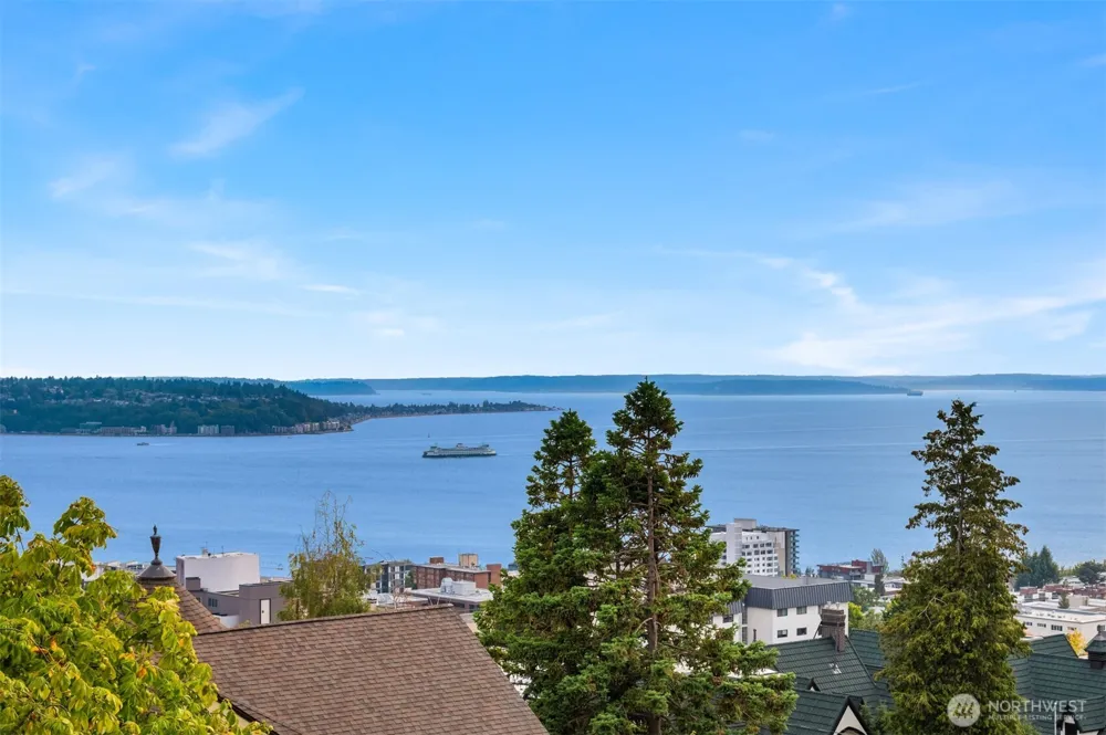 118 Highland Drive Seattle, WA 98109