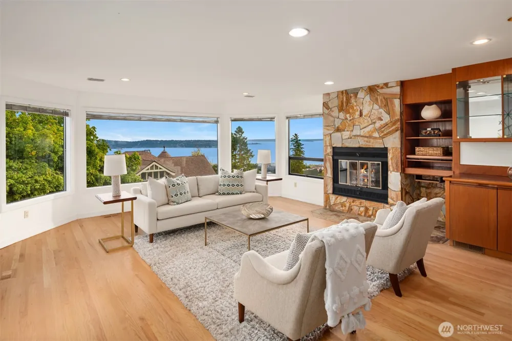 118 Highland Drive Seattle, WA 98109
