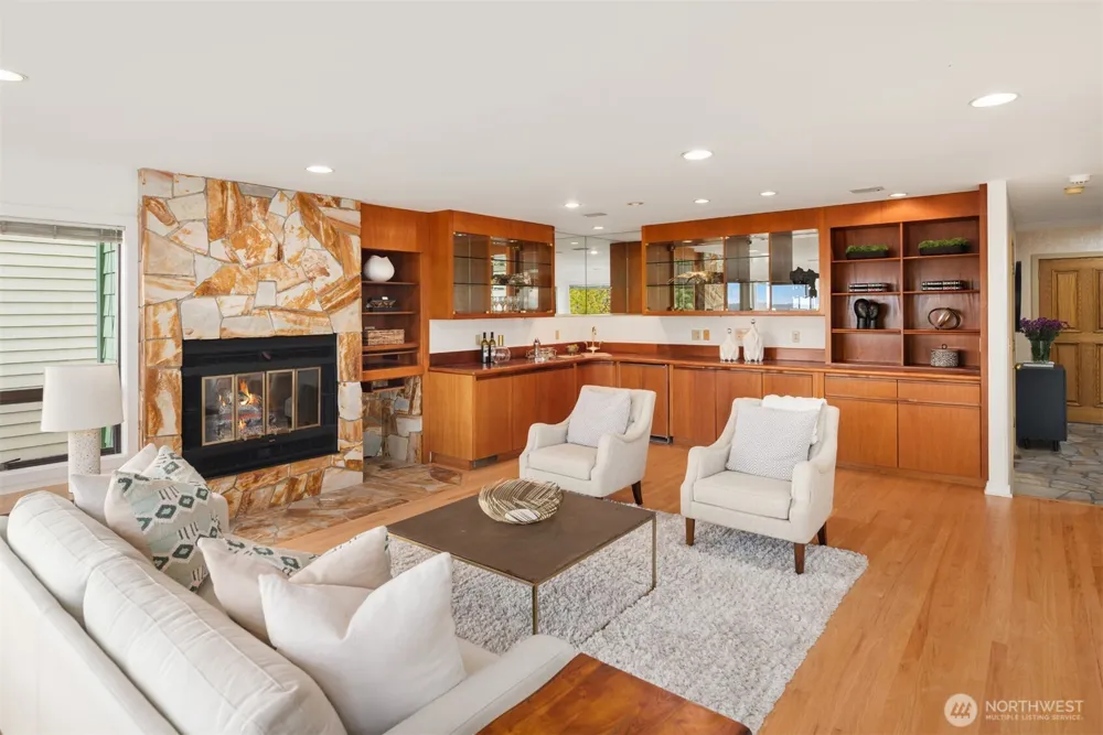 118 Highland Drive Seattle, WA 98109